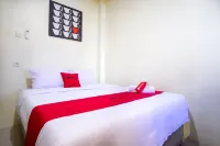 RedDoorz Near Taman Kota Ternate Hotels in Ngade