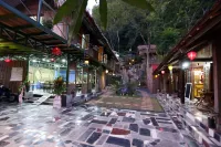 Green Hill Hostel & Tour Hotel di 