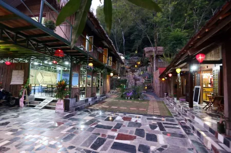 Green Hill Hostel & Tour