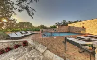 Heritage Hotel & Estate Raznjevica Dvori AD 1307 - Pools