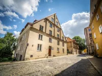 Old Town Kanonia Hostel & Apartments Hotels near Warszawa Gdańska