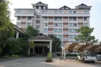Phuphaya Hotel Hotel dekat Wat PA Sathani Mai Chan Thuekl