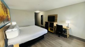 Days Inn by Wyndham Shawnee