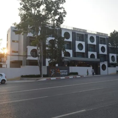 Airport Avenue Hotel