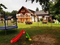 Guesthouse Green Valley فنادق في Jezerce