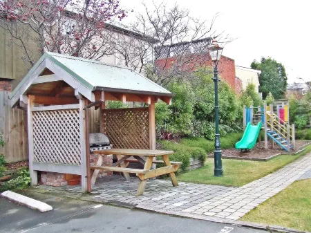 Woodlands Motels And Apartments Отели рядом с достопримечательностью «Болдуин-стрит»