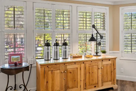 Apple Farm Inn Отели рядом с достопримечательностью «Государственный университет Калифорния Политекник»