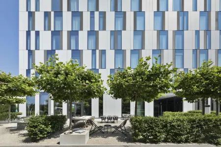 Stellaris Apartment Hotel Muenchen Garching Отели рядом с достопримечательностью «Средний центр Гарчинг-Форшунга»