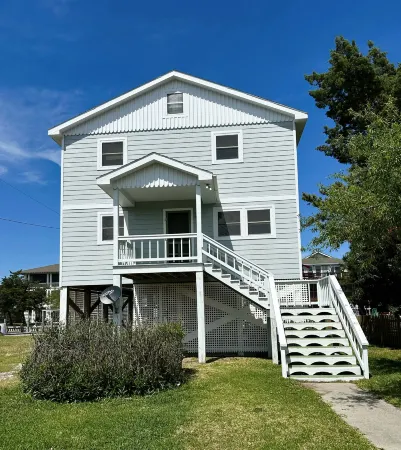 Canal Front Docking and Screened Porch - Spacious Family Haven