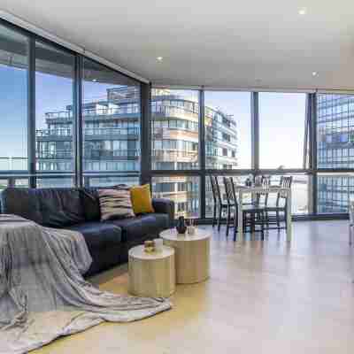 Docklands High Level 1 Bedroom Apartment with Pool by KozyGuru Others