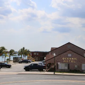 Oceanic Motel