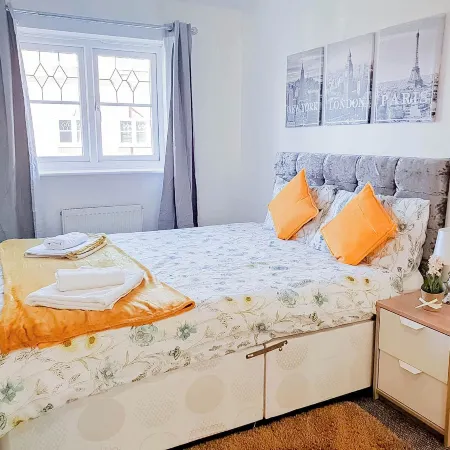 Airport Lounge - 3 Bed - 6 Persons