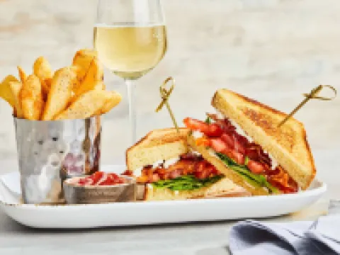 คอร์ทยาร์ดบายแมริออท ดีทรอยต์ สนามบินเมโทรโพลิตัน โรมูลุส โรงแรมในRomulus