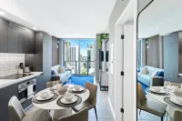 Modern High-Rise Condo with Pool/Gym, in Central DT Miami!