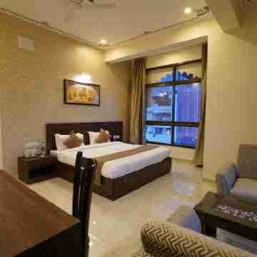 The Lake View Palace Rooms