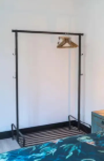 Aylesford-house-sleeps 2 & 1 Infant-parking-garden