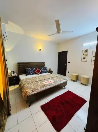 Rosewood cottage Отели рядом с достопримечательностью «Мавзолей Джинны»