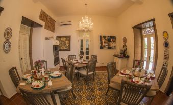 Colonial 154 H Boutique