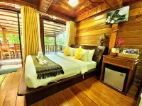 Phnom Tbeng Resort - parking