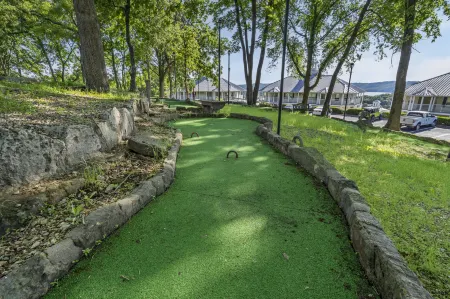 Charming Lakefront Escape with Scenic Balcony - Delightful Getaway Отели в г. Lampe