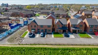 Stunning 2-Bed House in Manchester with Canal View