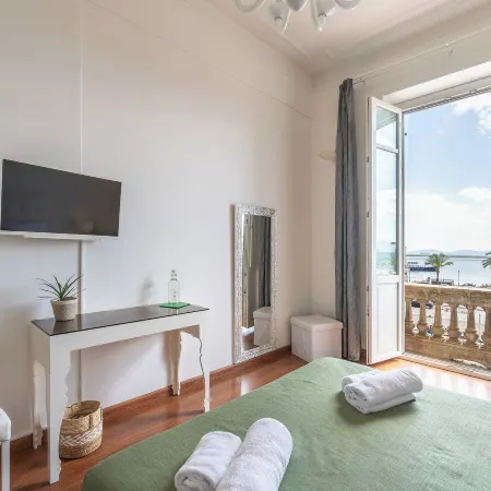 Blanco Rooms