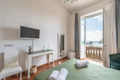 Blanco Rooms