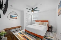 Spacious 4Br w Pool BBQ Grill Theatre Room