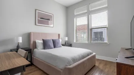 Landing Apartments Durham Отели рядом с достопримечательностью «Дарем Перформинг Артс Сентер»