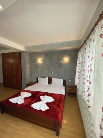 Hotel Alba Отели рядом с достопримечательностью «Fountain of the Mothers of Macedonia»