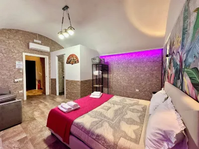 Window in the Stone Naples Hotel a 