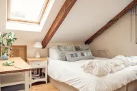 Apartmentsleeps3-garden-hottub-parking