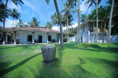 Olanda Private Beach Villa Hotels in Talpe