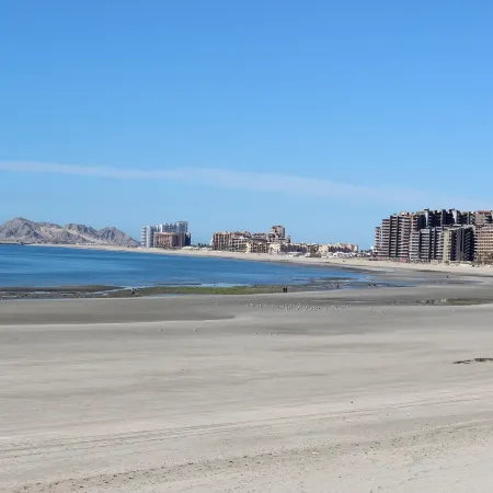 Las Gaviotas 402 Mid-Century Ocean View Apartment