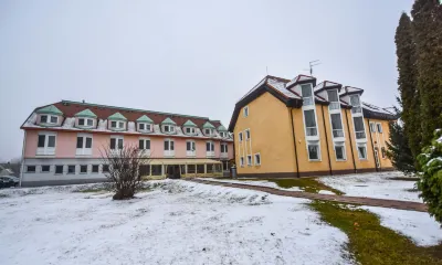Aqua Hotel Termál Отели в г. 