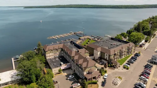Chase on the Lake Hotels in Walker