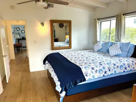 Relax by the sea! Two bedroom retreat near Moonlight State Beach and Shopping.