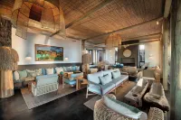 GweGwe Beach Lodge - bar