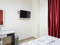 Heine Hotel Hotels in Wanea