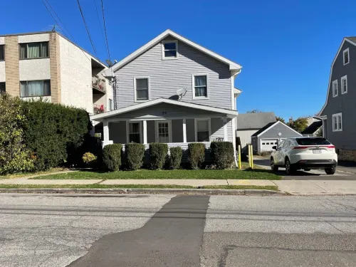 Convenient Access and Spacious Living Areas - Charming Cozy Retreat