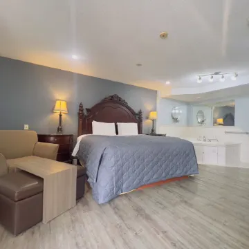 First Canada Hotel Cornwall Hwy 401 on