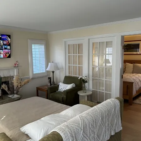 Peaceful Oasis Steps from Mohegan Sun