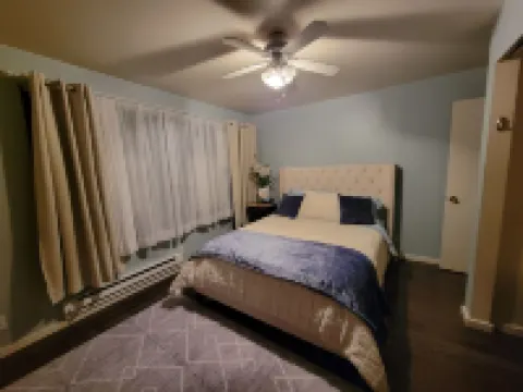 Charming 2-bedroom water view house, WiFi in nice Bremerton