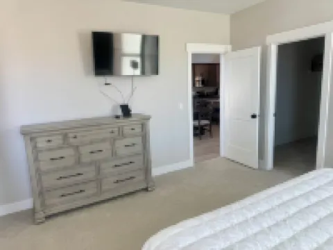 Charming Moonstone Lodge   in beautiful Bicknell with AC, WiFi