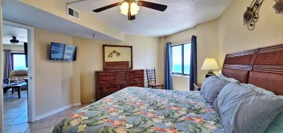 Beautiful Oceanside Condo with Beach Access and NEW Pool/Hot tub Các khách sạn gần Van Avenue Park