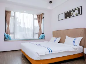Elizabeth Golf Apartment