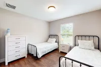 Beautiful 3-Bdrm in Weeki Wachee! Close to Beaches, Hospitals, Golf & Splash Pad