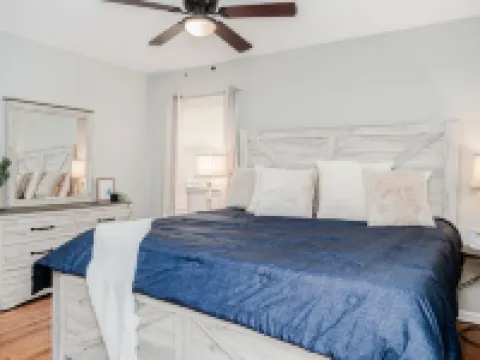 Renovated Family Home, Fenced Yard- 2King Beds-Bunk Room Hotels in Alabaster