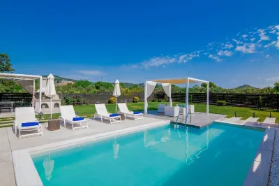 Madini Luxury Villa with Private Heated Pool Hotels in 