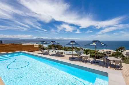 Plett Quarter Hotel - Lion Roars Hotels & Lodges Отели в г. Битоу